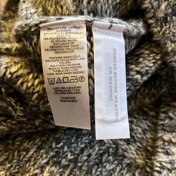 LOFT NWT Heather Gray Sweater with Red Heart Design - Picture 4 of 5